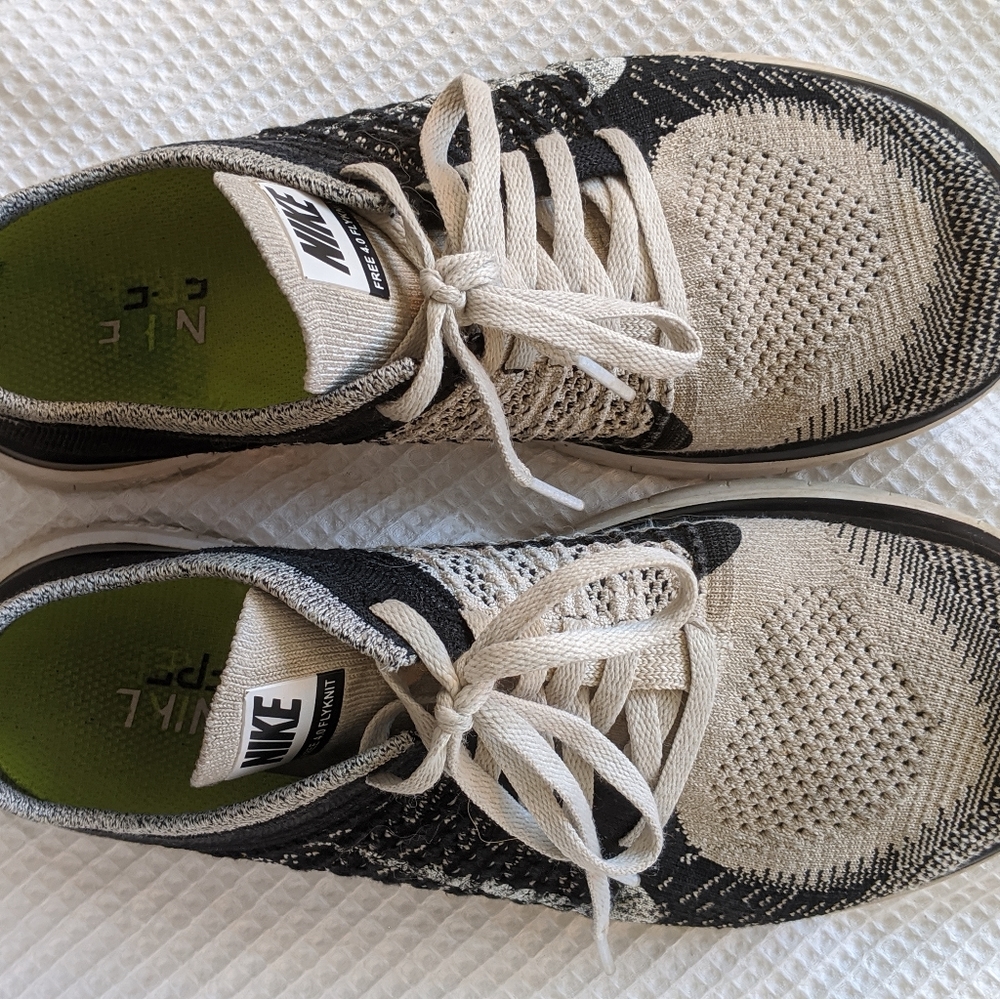 Nike black and white freefly knit 4